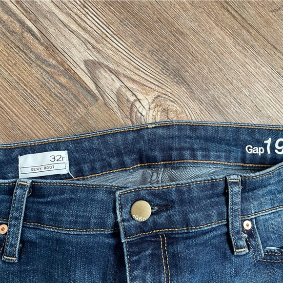 GAP Boot Cut Jeans with Classic Indigo Wash - Picture 3 of 4